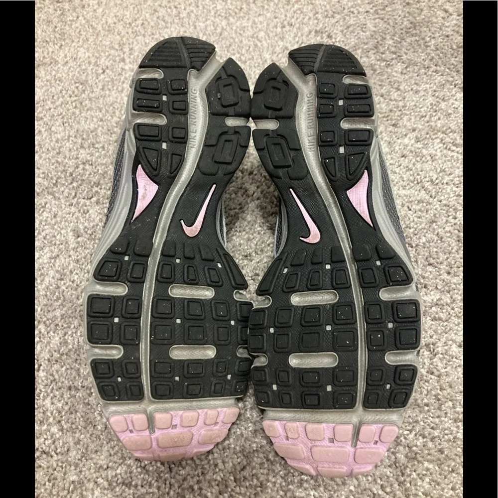 Nike Grey with Lavender swoosh and trim-Size 7-EUC - Picture 8 of 8